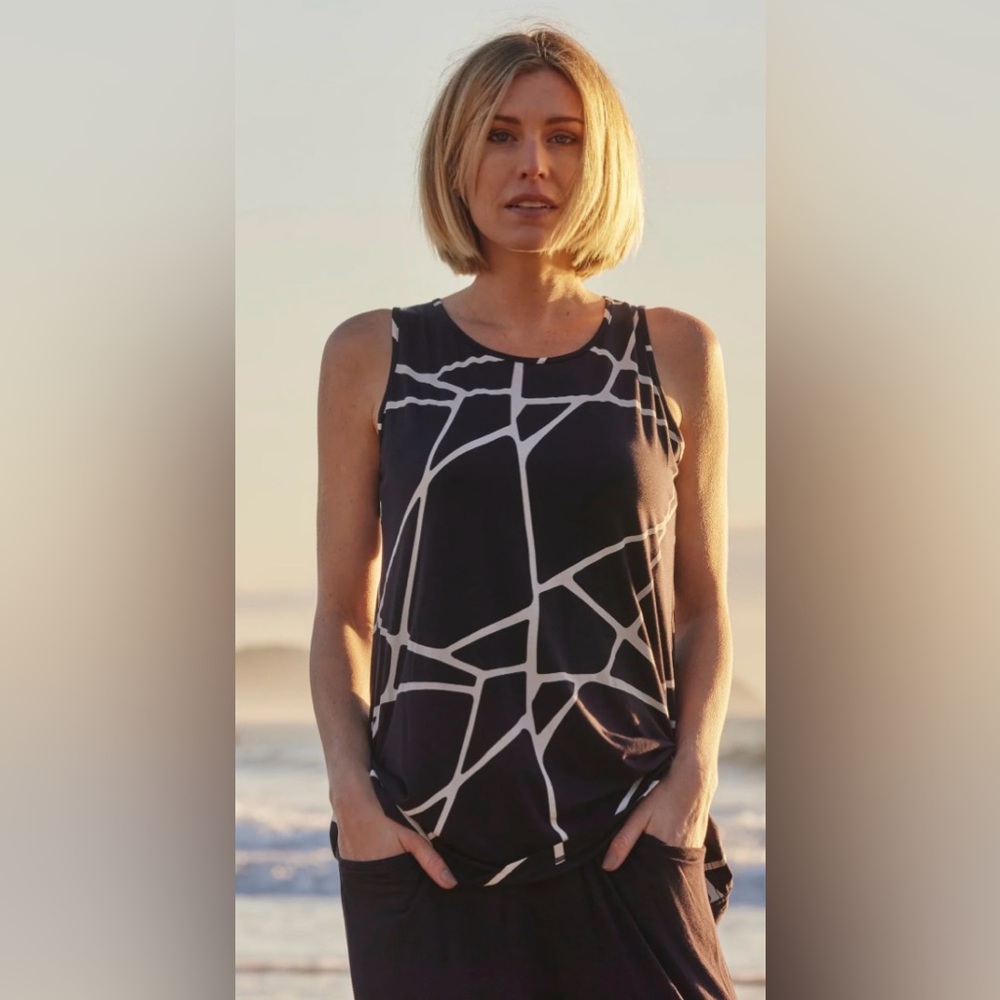 DKNY Sleeveless Black & white Geometric Tank Top